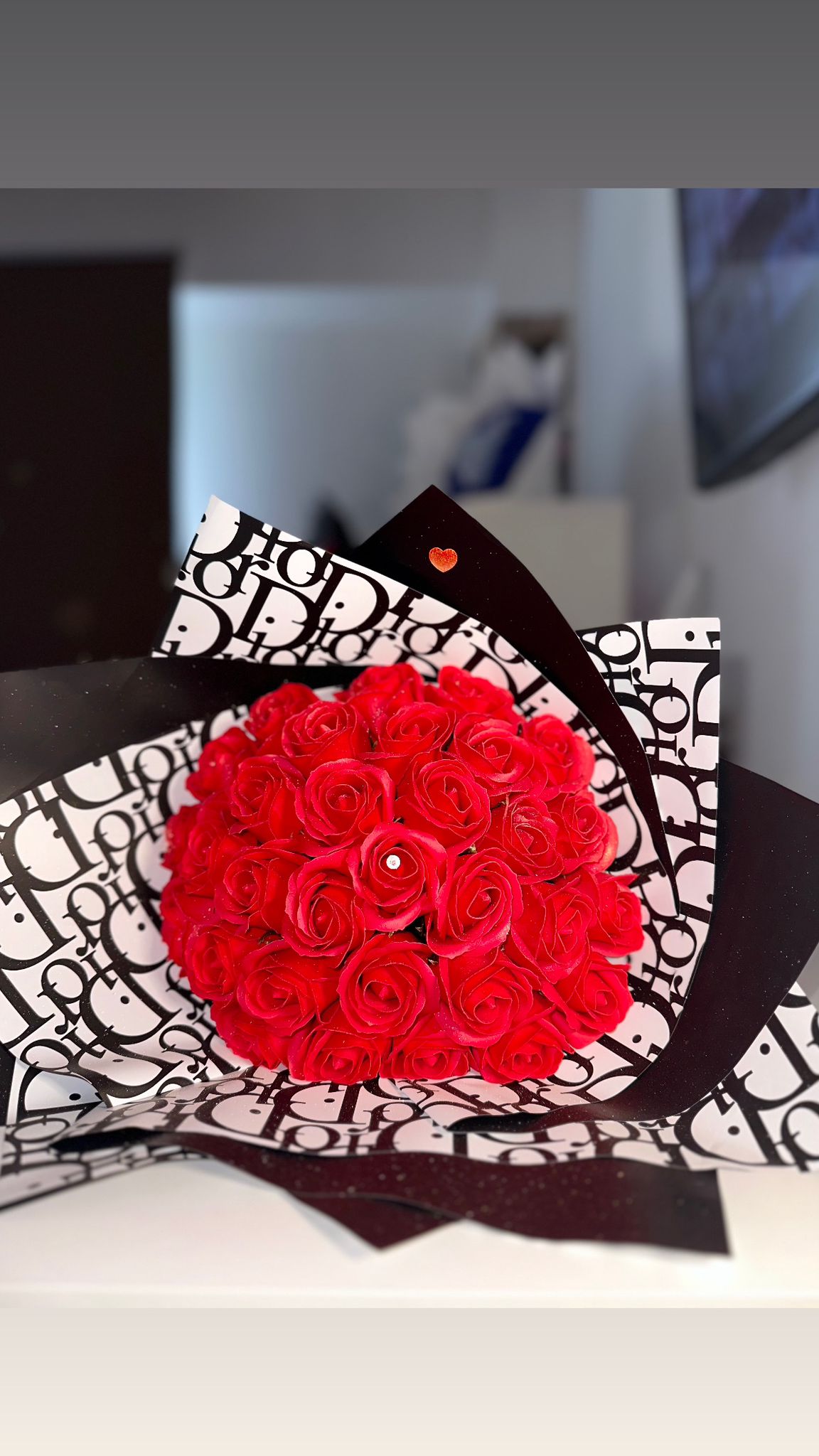 buchete de flori, flori premium, florărie online, livrare flori, aranjamente florale, buchete elegante, cadouri memorabile, flori pentru aniversare, flori pentru zi de naștere, flori pentru iubită, trandafiri premium, buchete personalizate, flori pentru evenimente, flori pentru Valentine’s Day, flori pentru 8 Martie, aranjamente florale moderne, flori cu livrare rapidă, cadouri romantice, cutii cu flori, buchete rafinate