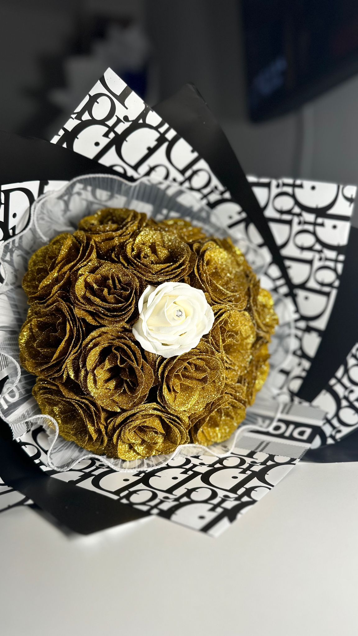 buchete de flori, flori premium, florărie online, livrare flori, aranjamente florale, buchete elegante, cadouri memorabile, flori pentru aniversare, flori pentru zi de naștere, flori pentru iubită, trandafiri premium, buchete personalizate, flori pentru evenimente, flori pentru Valentine’s Day, flori pentru 8 Martie, aranjamente florale moderne, flori cu livrare rapidă, cadouri romantice, cutii cu flori, buchete rafinate