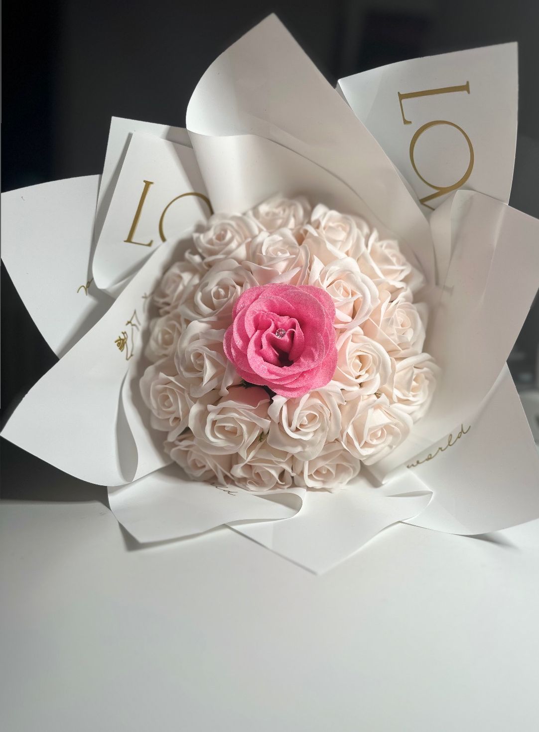 buchete de flori, flori premium, florărie online, livrare flori, aranjamente florale, buchete elegante, cadouri memorabile, flori pentru aniversare, flori pentru zi de naștere, flori pentru iubită, trandafiri premium, buchete personalizate, flori pentru evenimente, flori pentru Valentine’s Day, flori pentru 8 Martie, aranjamente florale moderne, flori cu livrare rapidă, cadouri romantice, cutii cu flori, buchete rafinate